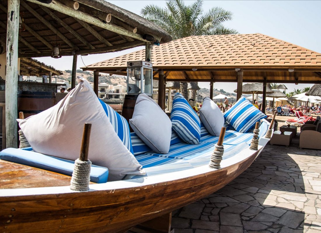 استراحة وبار كاسر الأمواج الشاطئ زوروا رأس الخيمة